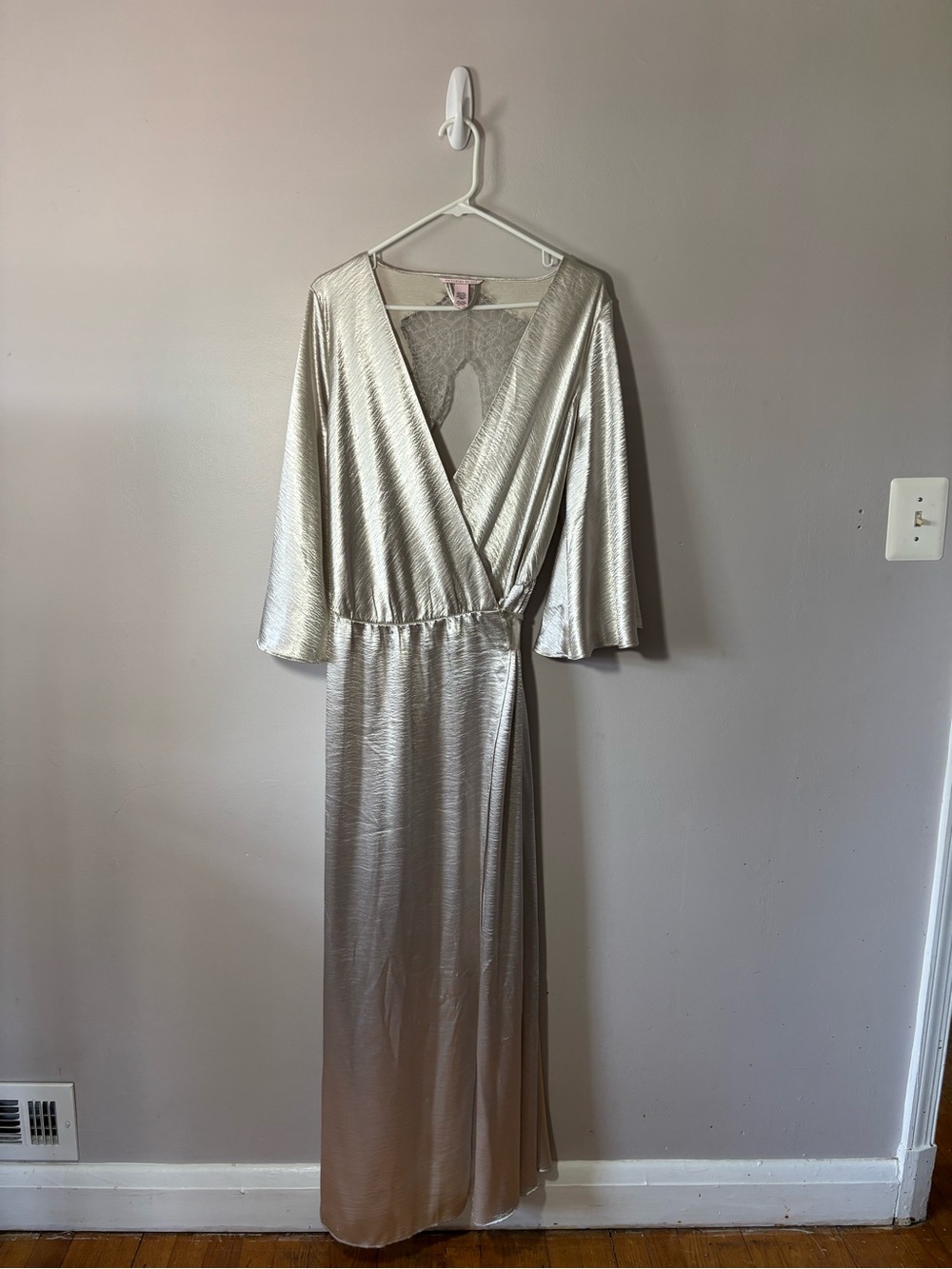 Victoria’s Secret Floor Length Satin Robe - Lace Open Back Sz M/L Silver.